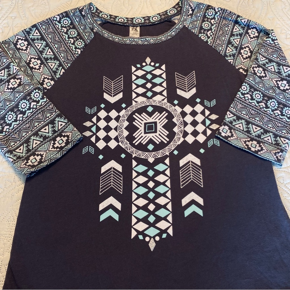 Hybrid Tribal Pattern Quarter Sleeve Tee - Gray, Baby Blue and White Size M